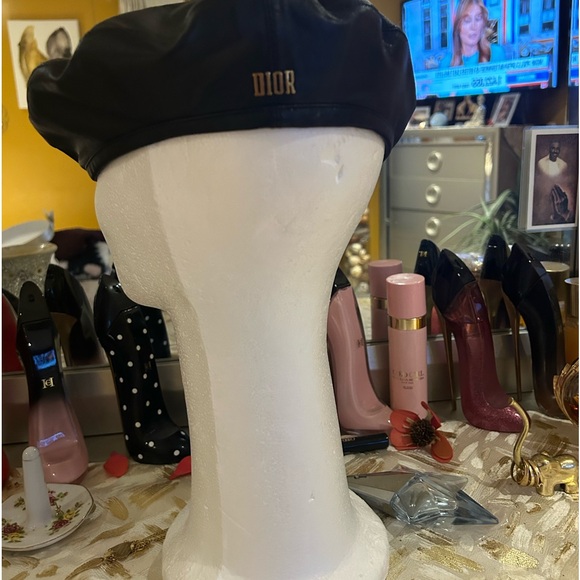 Dior Vintage Lambskin Leather Beret Logo Black Cap w/Dior Bag, Hat Box & Pillow! - Picture 16 of 17